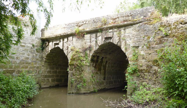 Pont mÃ©diÃ©val sur la Manse